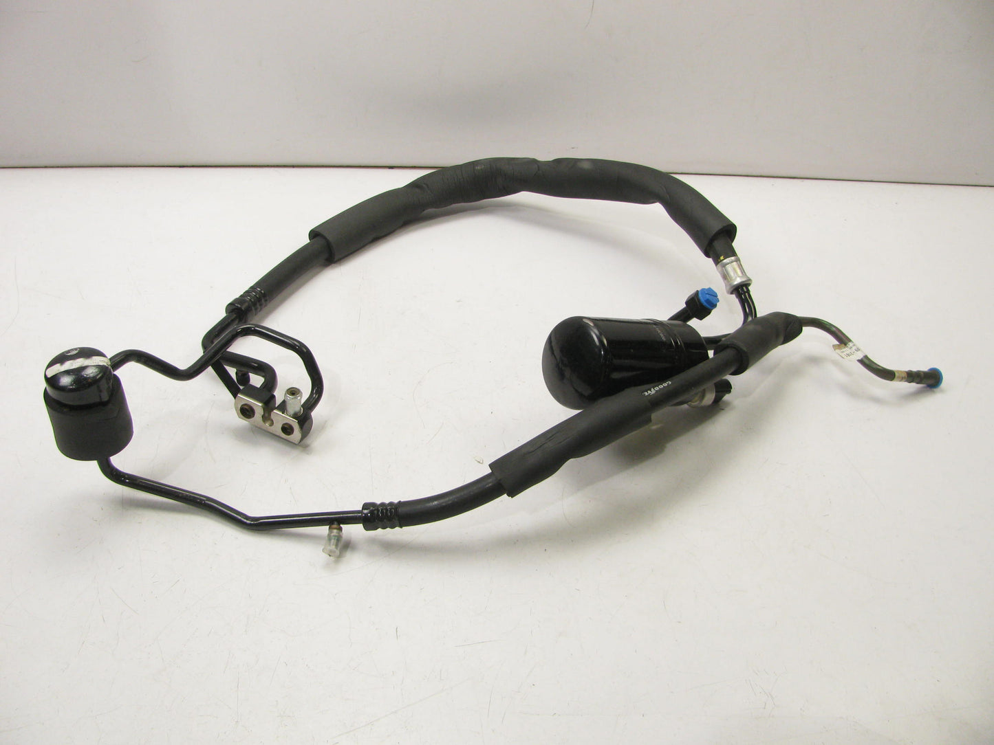 NEW OUT OF BOX - OEM Ford F2LH-19D734-AB A/C Accumulator With Hose Assembly