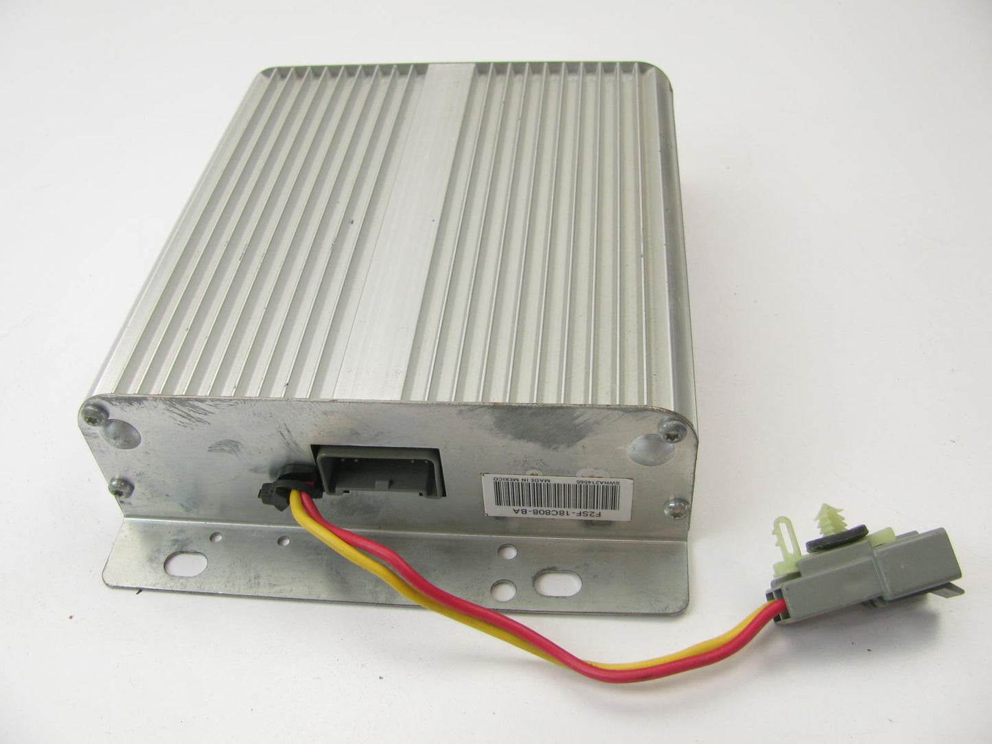 NEW - OUT OF BOX - OEM Ford F2SF-18C808-BA Radio Amplifier - 1992 Thunderbird