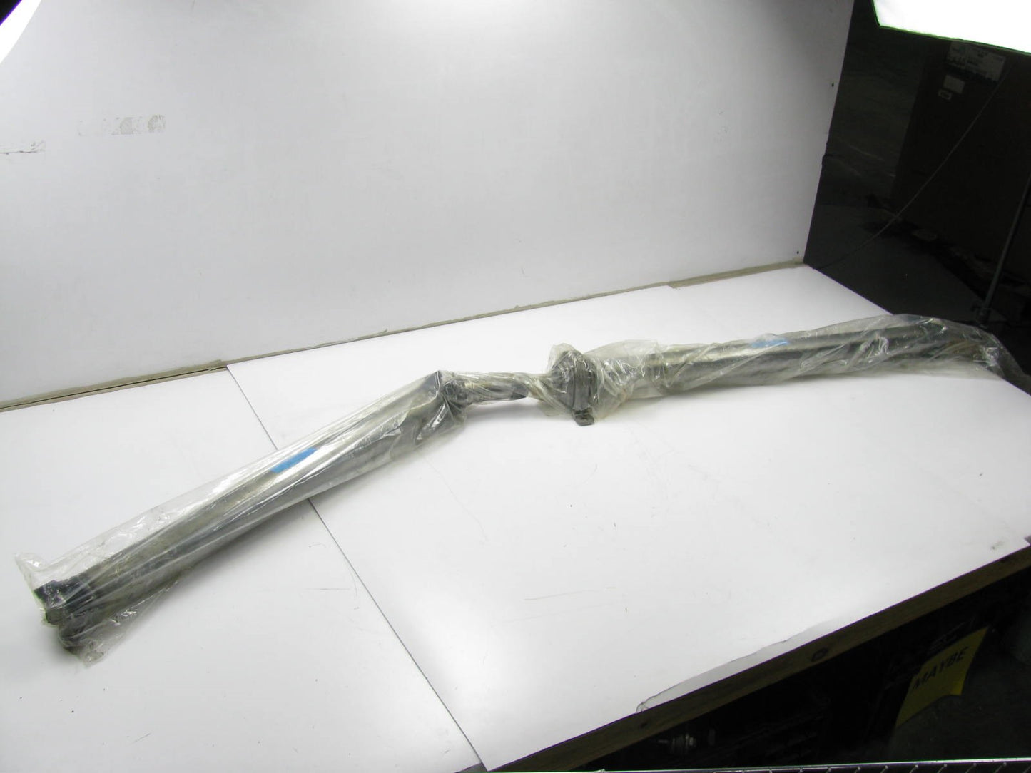 NEW OEM 1992 Ford F-250 155'' WB 2-WD C6 Transmission Driveshaft 93'' F2TZ-4R602-M