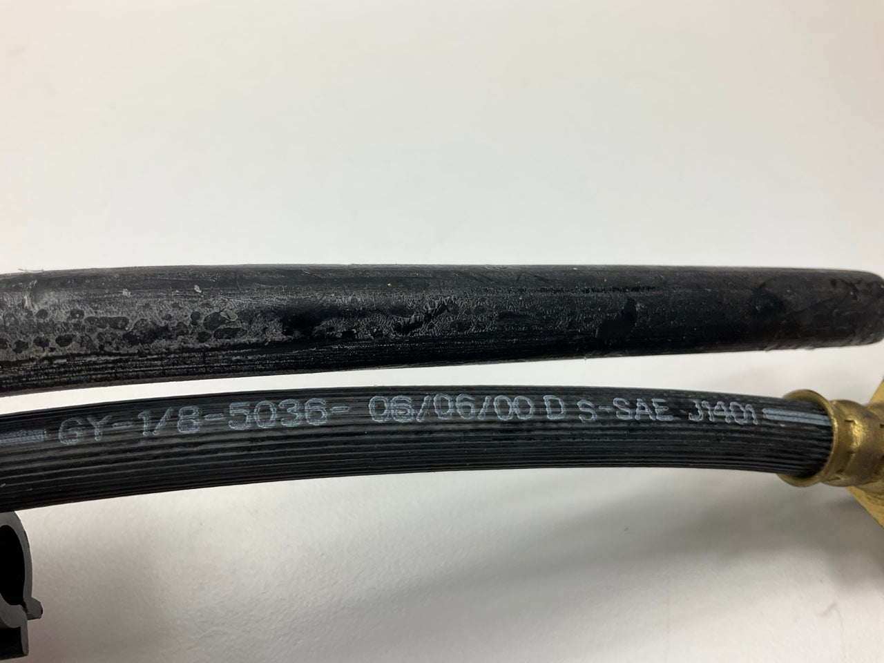 NEW - OUT OF BOX - OEM FORD F2UA-2282-AC Rear Center Brake Hose