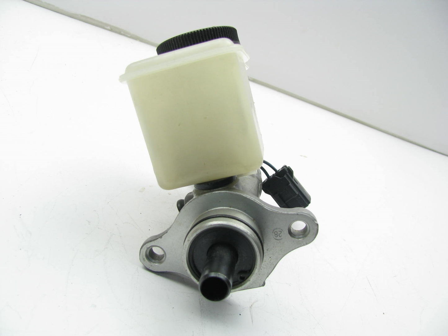 OUT OF BOX - REMAN. OEM Ford F32Z-2140-AX Brake Master Cylinder 1993-1996 Probe