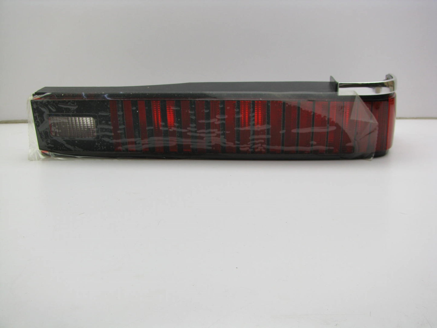 NEW - OUT OF BOX - OEM Ford F33B-13440-AA Right Passengers Side Tail Light Lamp