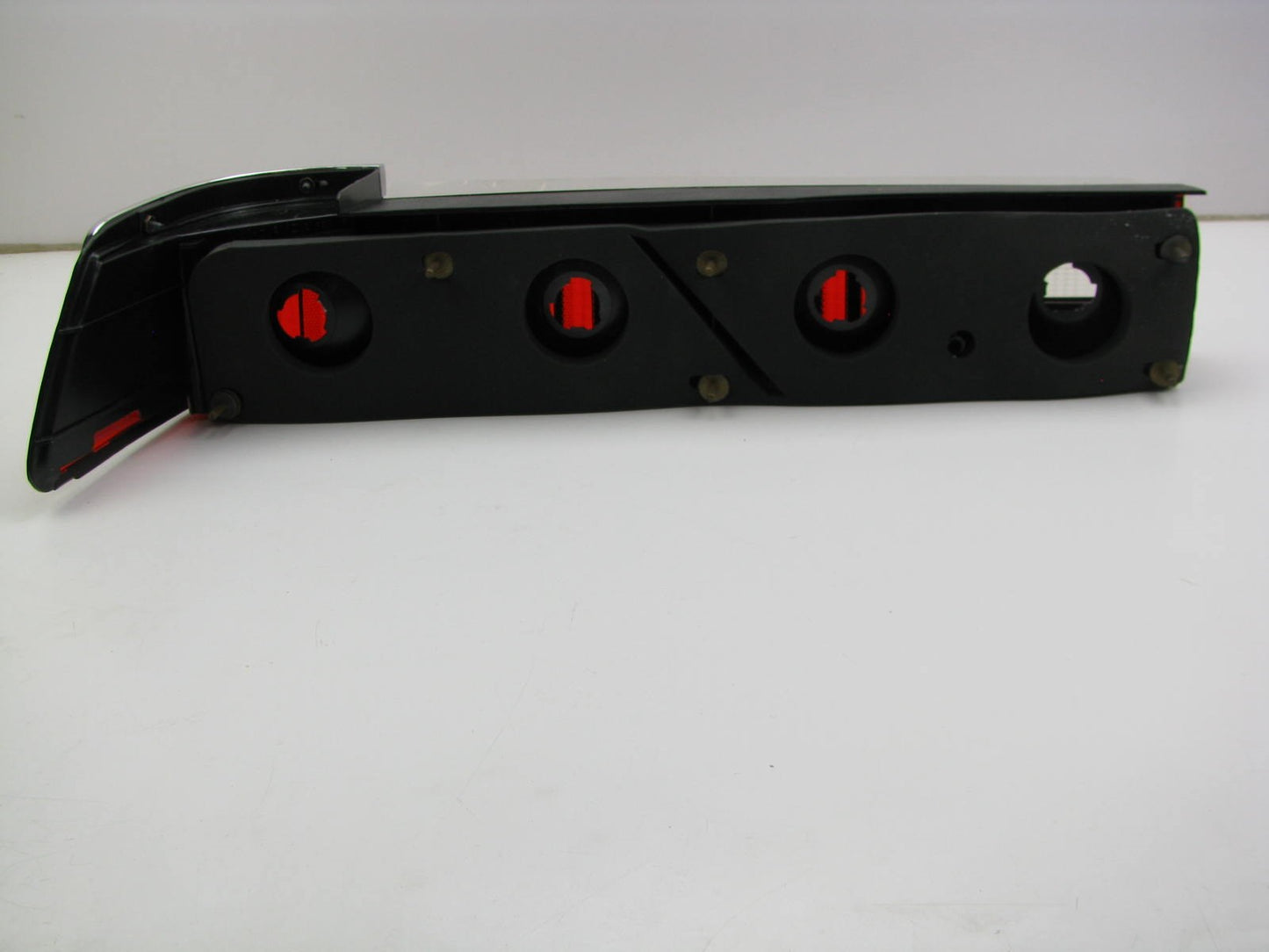NEW - OUT OF BOX - OEM Ford F33B-13440-AA Right Passengers Side Tail Light Lamp