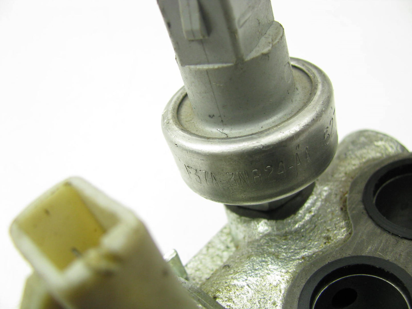NEW - OUT OF BOX -  Steering Pump Pressure Switch Solenoid F37A-3N824-AA-EMPTY