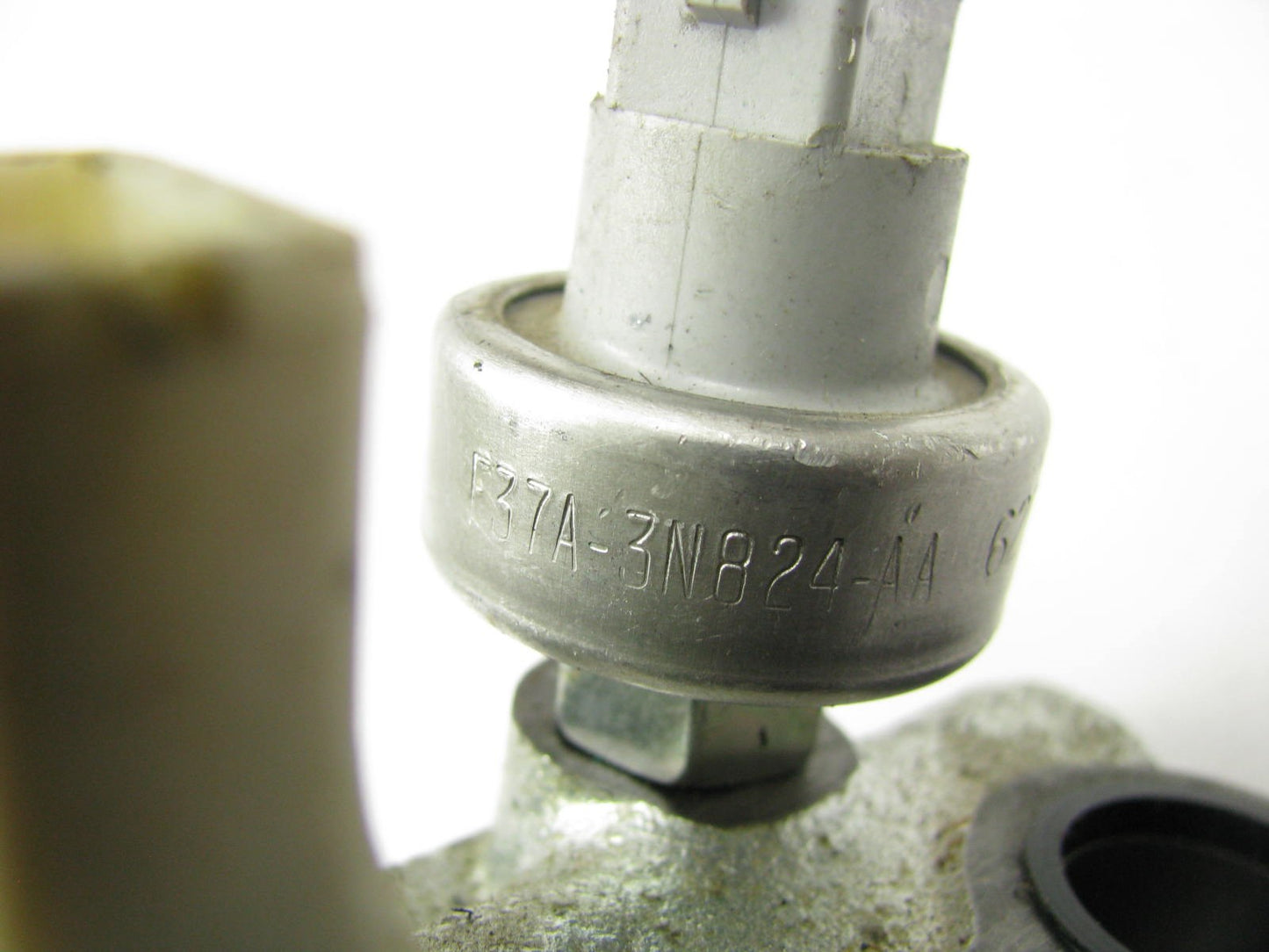 NEW - OUT OF BOX -  Steering Pump Pressure Switch Solenoid F37A-3N824-AA-EMPTY