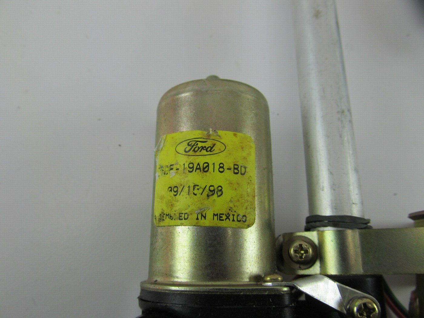 NEW - OUT OF BOX - OEM Ford F3DF-19A018-BD Antenna