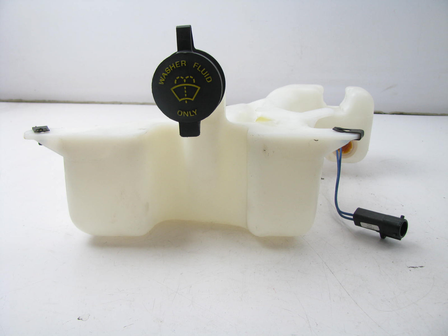 NEW - OUT OF BOX FORD F3DU-17610-AA Windshield Washer Reservoir 94-95 Taurus SHO