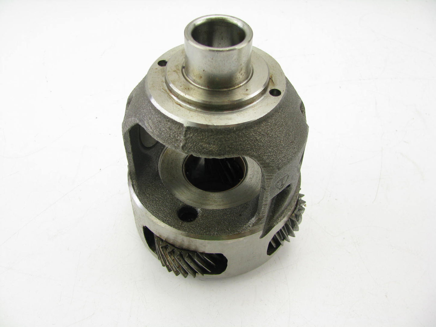 NEW OUT OF BOX 1994-1997 Ford CD4E Auto Trans Differential Carrier F3RP-4205-AA