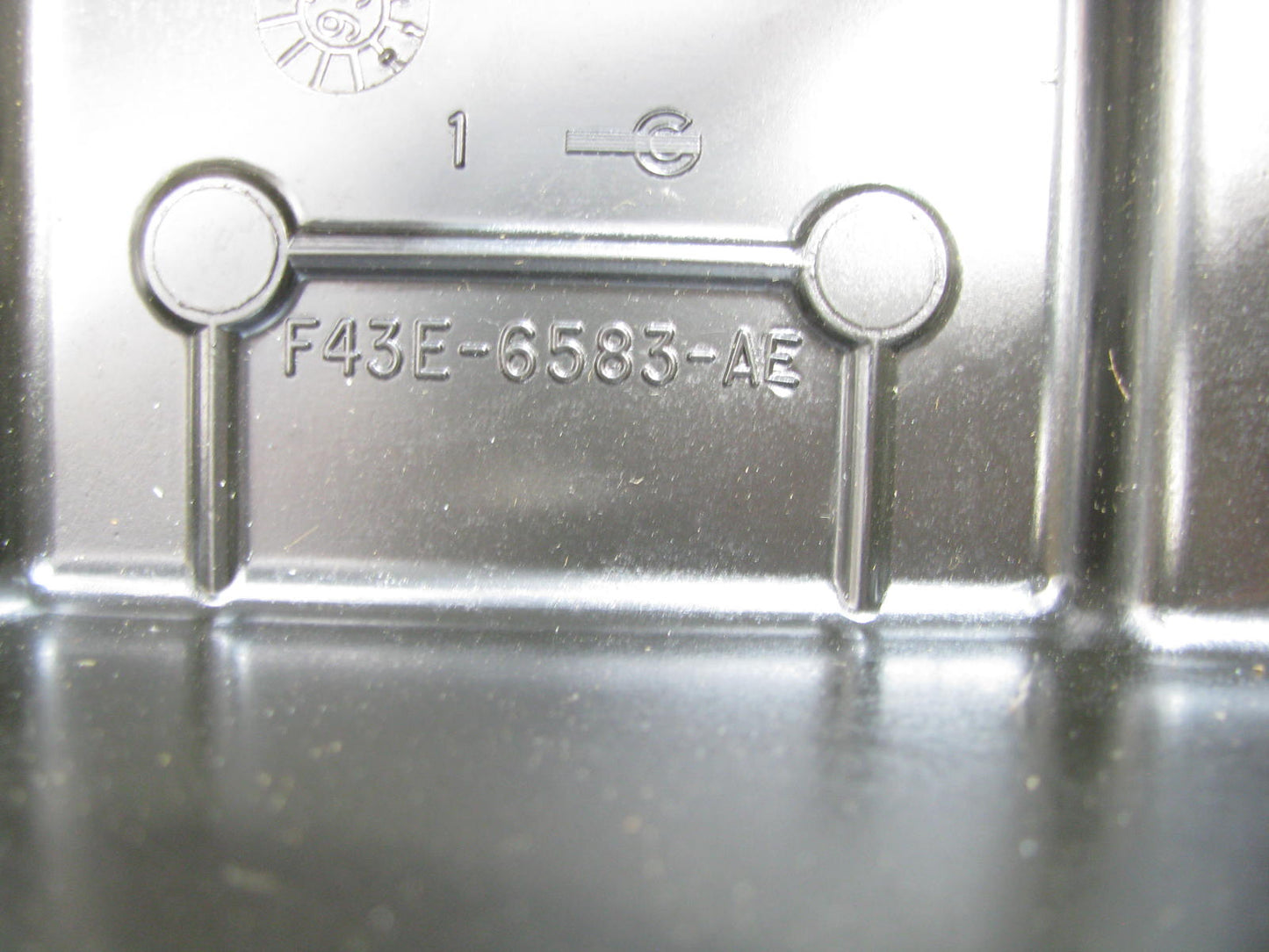 NEW - OUT OF BOX 1995-2000 Contour Cougar Mystique 2.5L V6 Engine Valve Cover RH