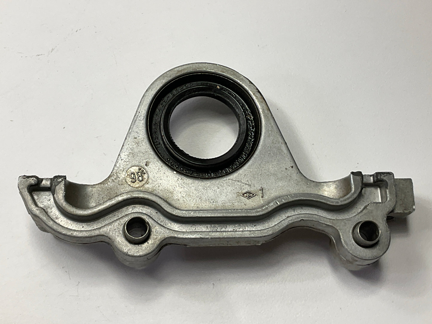 NEW - UNBOXED FORD F43E-6B293-BB Rear Crankshaft Retainer 1995-03 2.5L 3.0L-V6