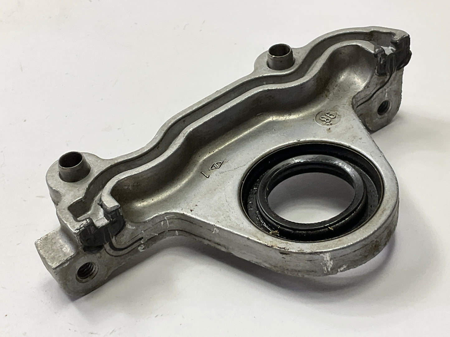 NEW - UNBOXED FORD F43E-6B293-BB Rear Crankshaft Retainer 1995-03 2.5L 3.0L-V6