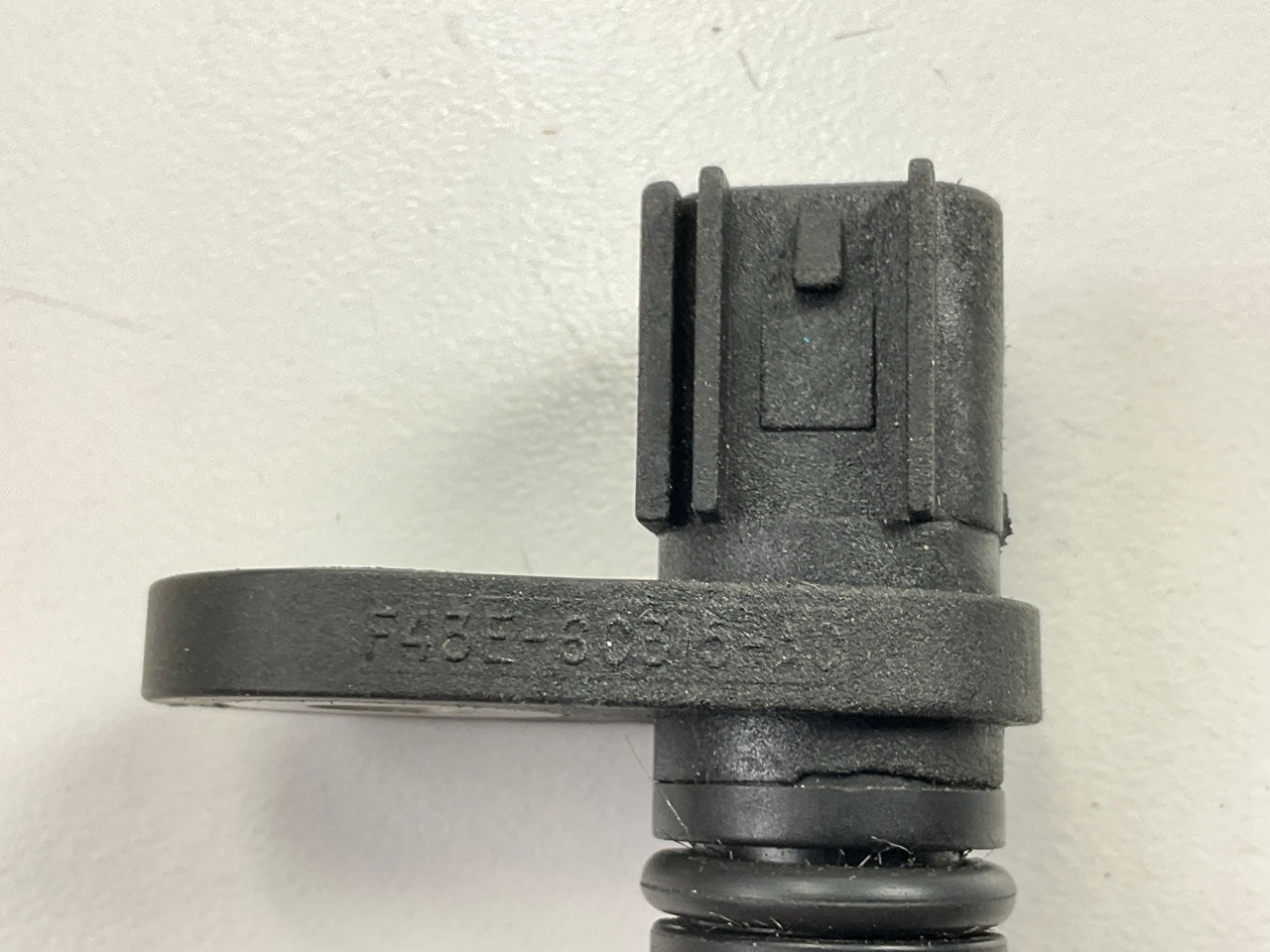 NEW UNBOXED OEM Ford F43E-6C315-AC Engine Crankshaft Crank Position Sensor