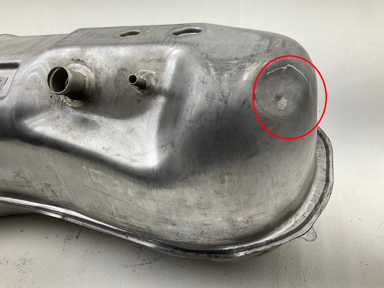 Has A Dent - See Photos F45B 30.5 Gallon Fuel Gas Tank