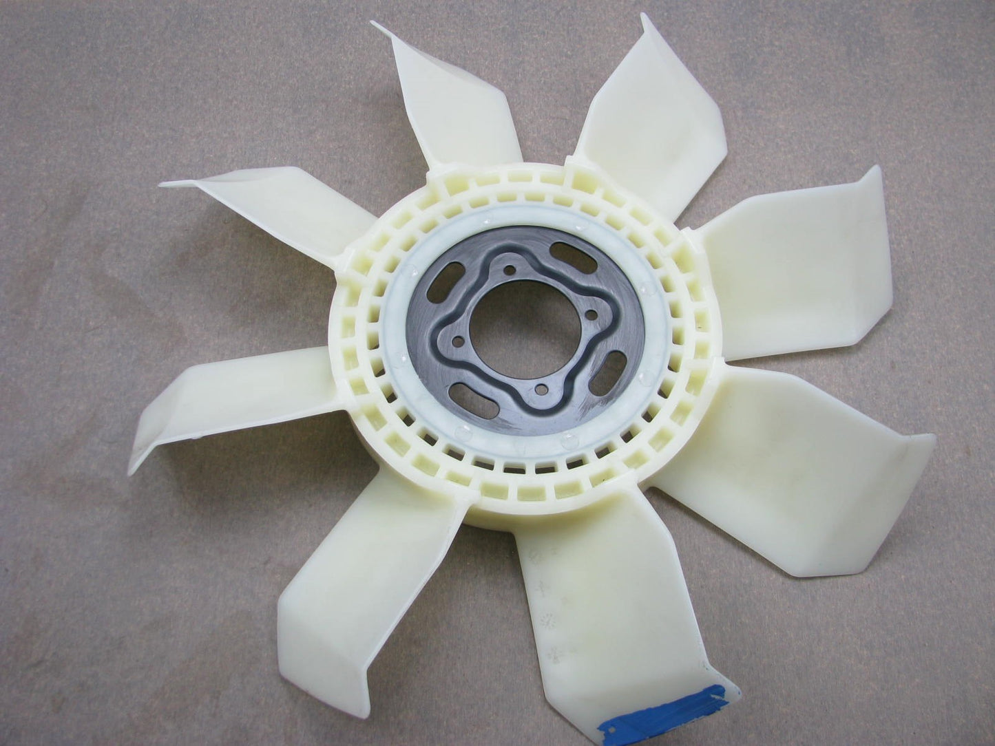 NEW - OUT OF BOX - OEM Ford F4AE-8600-AA Cooling Fan Blade