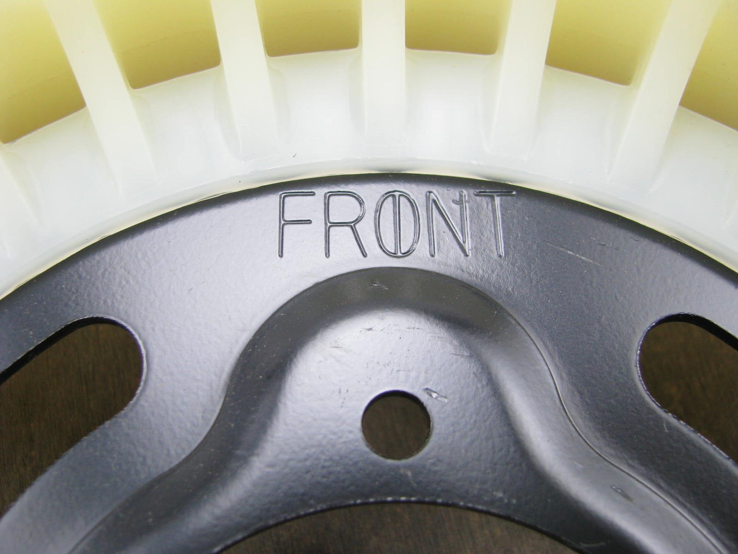 NEW - OUT OF BOX - OEM Ford F4AE-8600-AA Cooling Fan Blade