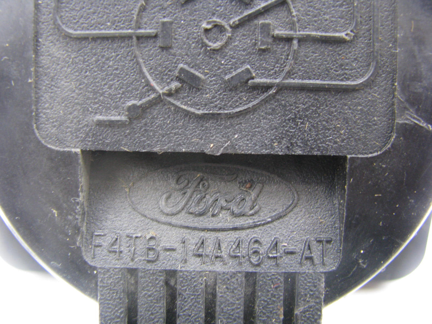 NEW - OUT OF BOX FORD F4TB-14A464-AT 7-Pole Trailer Wire Connector Receptacle