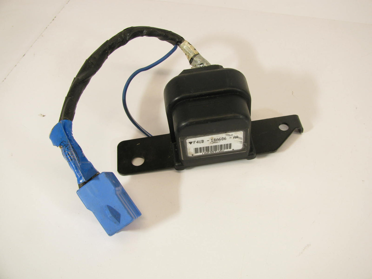 NEW - OUT OF BOX - OEM Ford F4UB-14A686-AA FRONT LEFT Crash Sensor