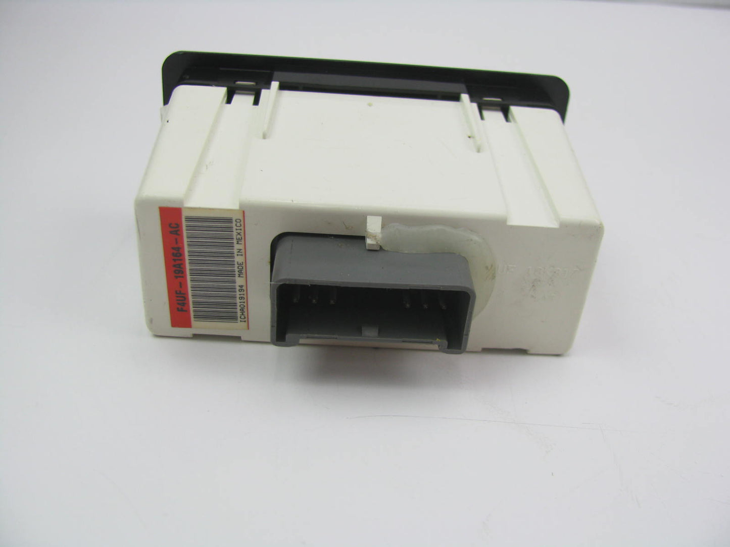 NEW - OEM 92-00 Ford E-150 E-250 E-350 REAR Radio Control Switch F4UF-19A164-AC
