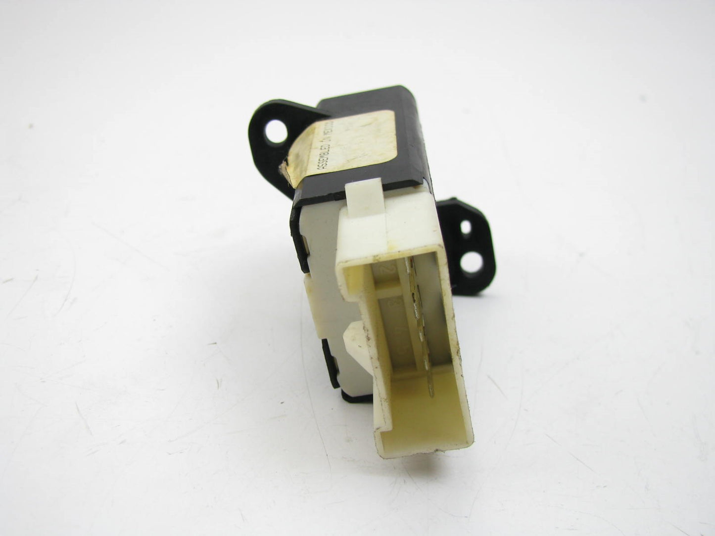 NEW - OUT OF BOX - Ford F50B-19A328-AA Rear Defroster Switch 95-97 Continental