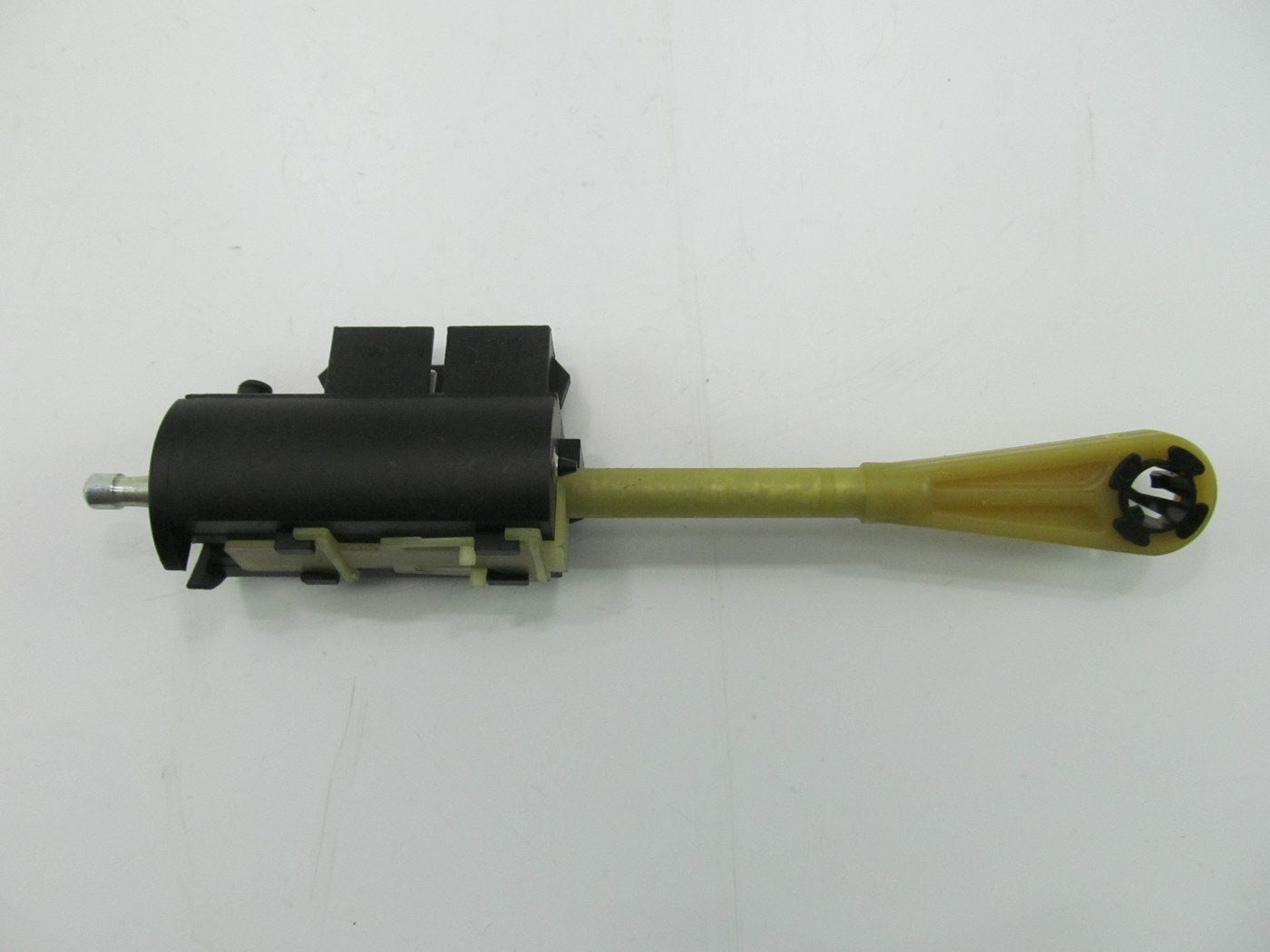 NEW - OUT OF BOX OEM F57B-11A152-AA Cruise Control Clutch Release Safety Switch
