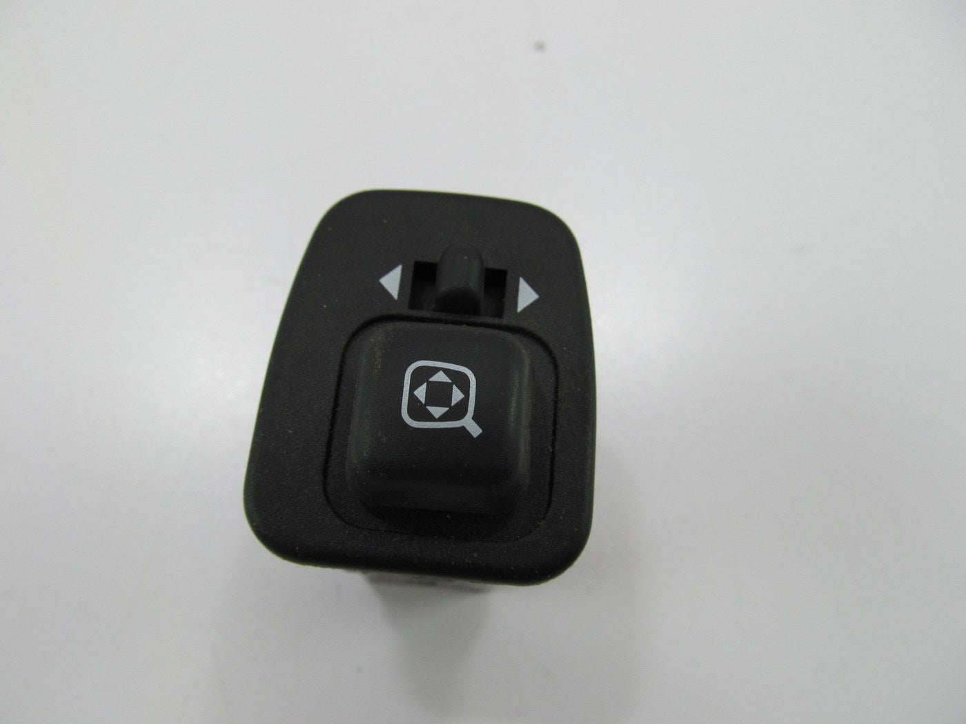 NEW - OUT OF BOX - OEM Ford F57B-17B676-AB Mirror Adjust Switch