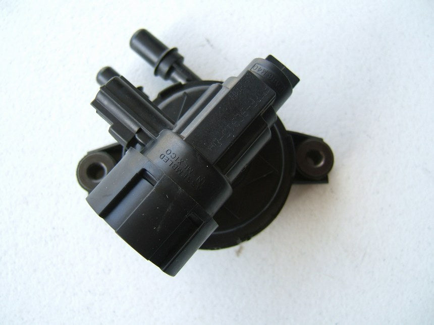 NEW UNBOX OEM Ford F57E-9C915-DA Vapor Canister Purge Valve 1996-1998 Ford 4.0L