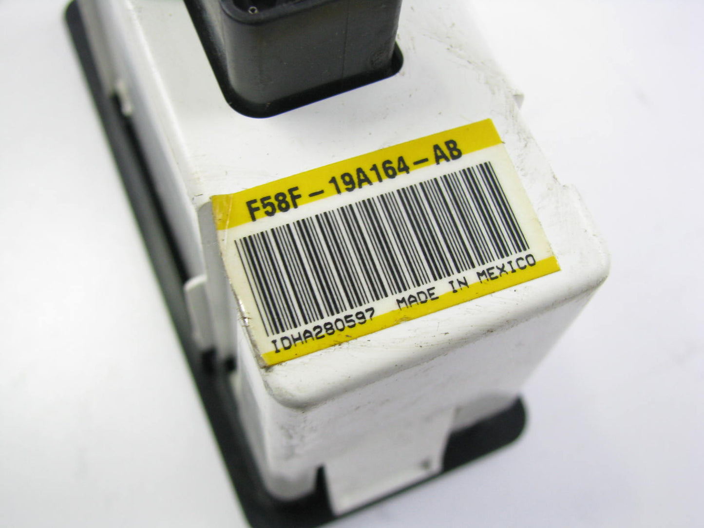 NEW - UNBOXED OEM F58F-19A164-AB Radio Rear Radio Control Unit 1995-96 Windstar