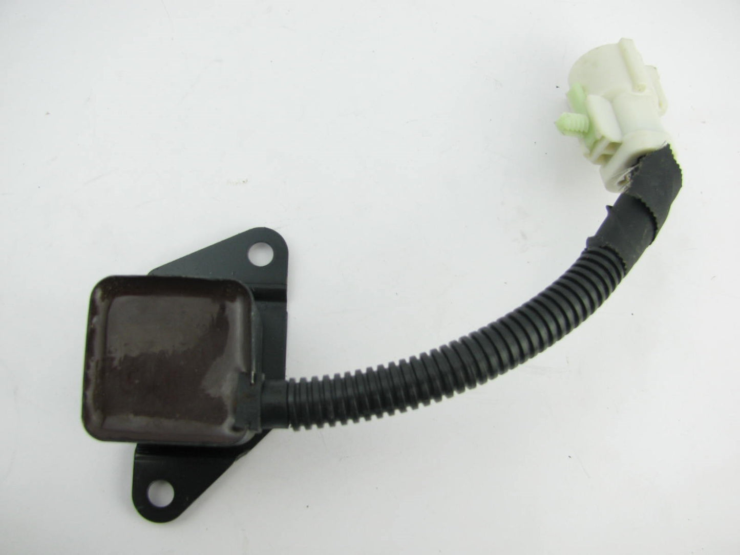 NEW - OUT OF BOX - FRONT LEFT OEM FORD SRS Crash Sensor F59B-14B005-AA
