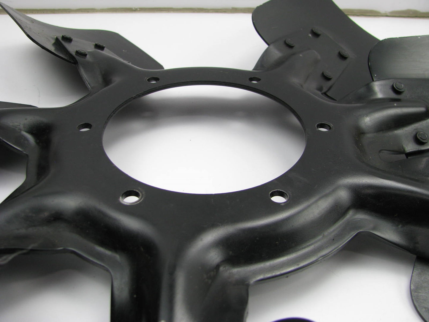 NEW - OUT OF BOX - OEM F5TA-HB Cooling Fan Blade 1995-1997 Ford 7.3L-V8 DIESEL