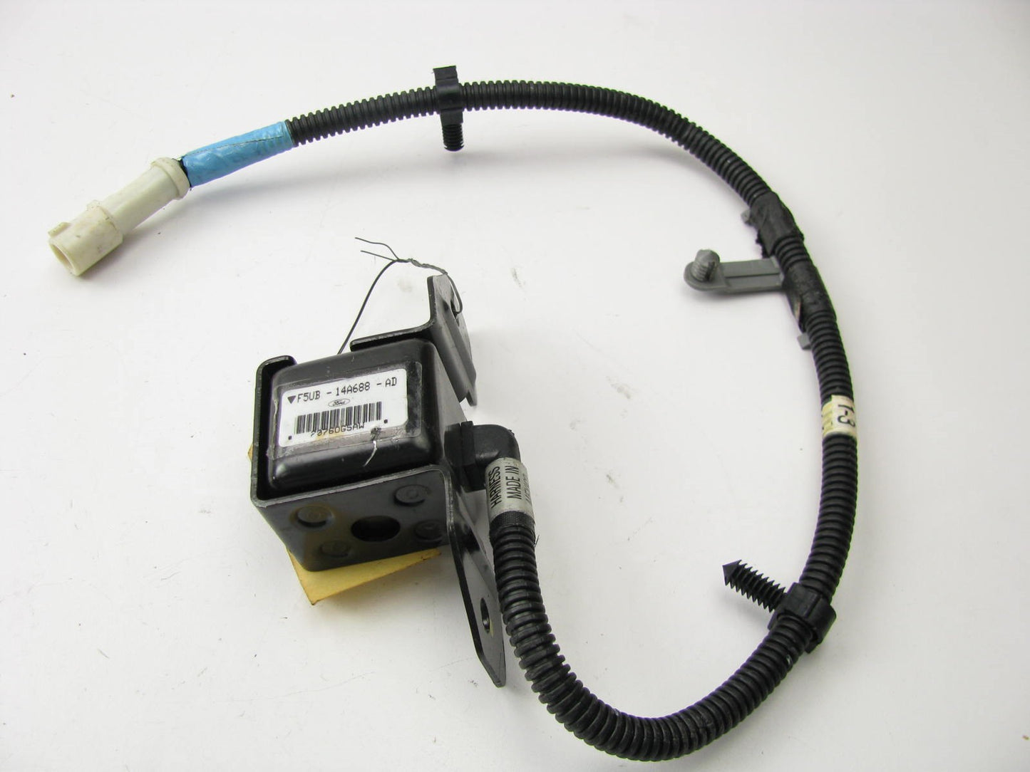 NEW - OUT OF BOX OEM Ford F5UB-14A688-AD Rear Center SRS Crash Sensor
