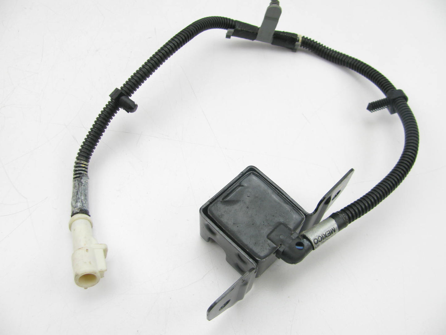 NEW - OUT OF BOX OEM Ford F5UB-14A688-AD Rear Center SRS Crash Sensor