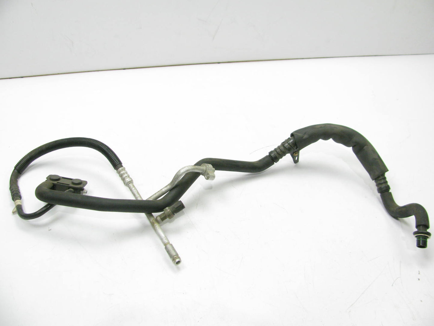 OEM Ford  OUT OF BOX F67H-19D734-BA A/C Refrigerant Discharge Suction Line Hose