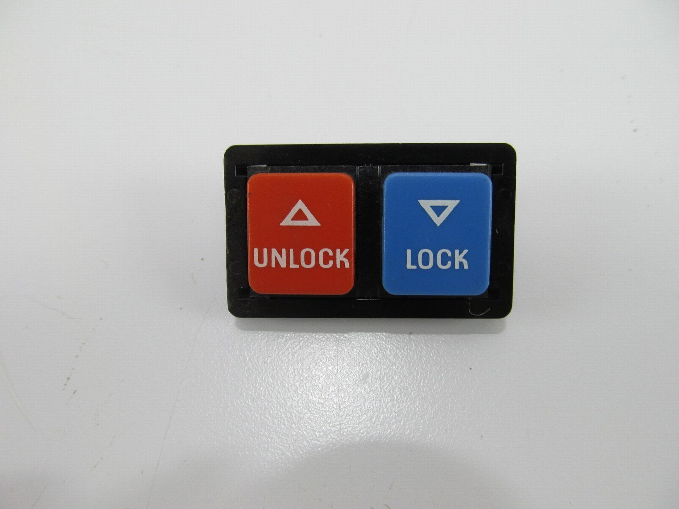 NEW - OUT OF BOX FORD F69B-14017-AA Power Door Lock Switch 1986-97 Aerostar
