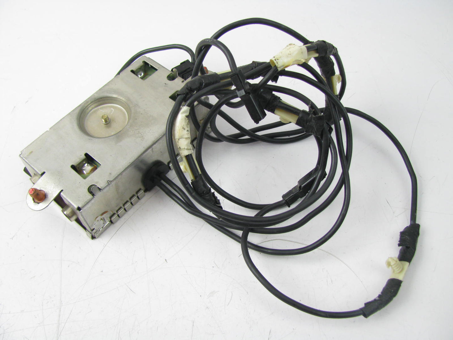 NEW - OUT OF BOX - OEM Ford F6AF-18K891-AA Radio Antenna Isolator