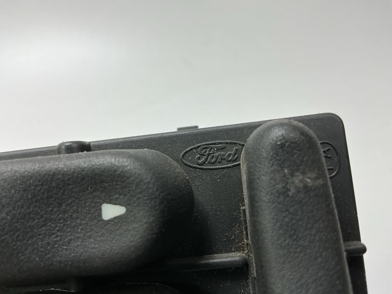 NEW - OUT OF BOX - OEM Ford F6DB-14540-ACW Left Power Window Door Lock Switch
