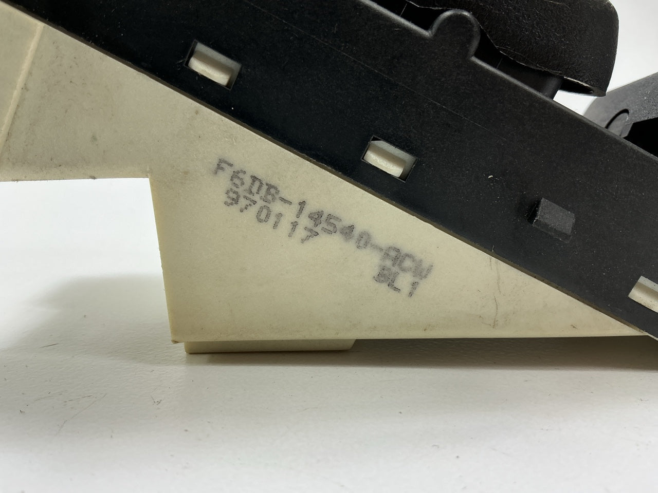 NEW - OUT OF BOX - OEM Ford F6DB-14540-ACW Left Power Window Door Lock Switch