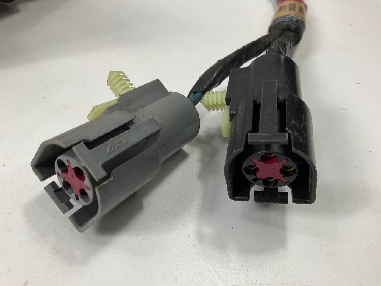 NEW OEM Ford  F6TB-13A576-BC Trailer Towing Wiring Harness Connector - 7 PIN