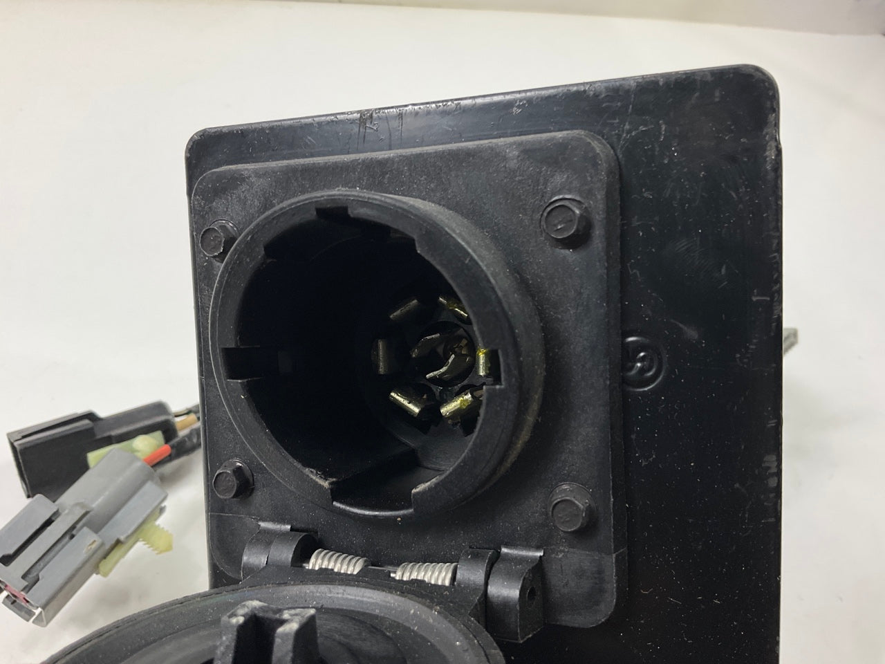 NEW OEM Ford  F6TB-13A576-BC Trailer Towing Wiring Harness Connector - 7 PIN