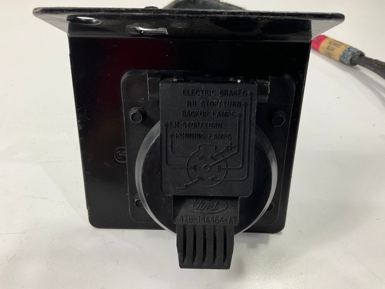 NEW OEM Ford  F6TB-13A576-BC Trailer Towing Wiring Harness Connector - 7 PIN