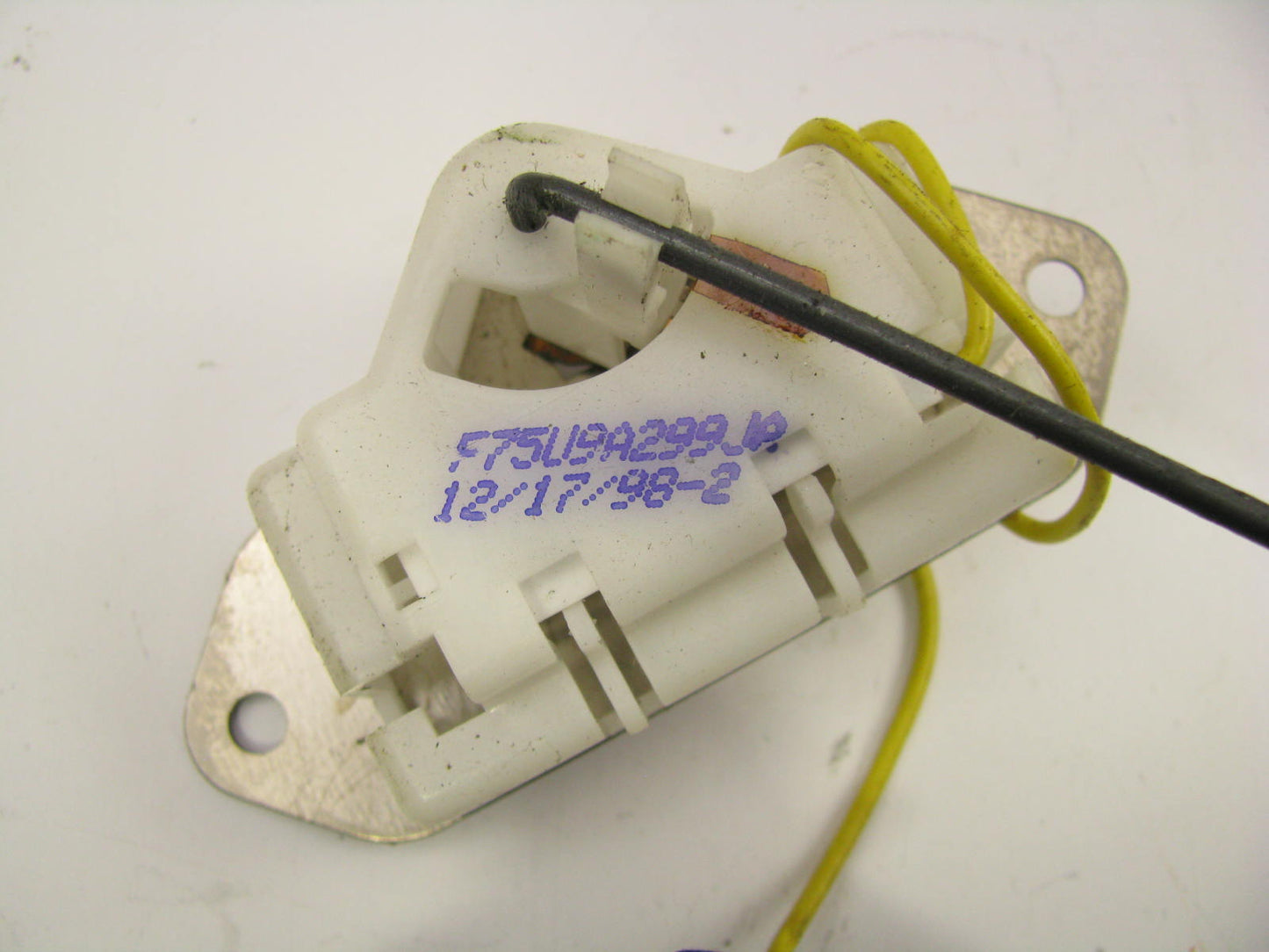 New Out Of Box Genuine OE Ford F75U-9A299-JA Fuel Level Sender 92-97 F-250 F-350