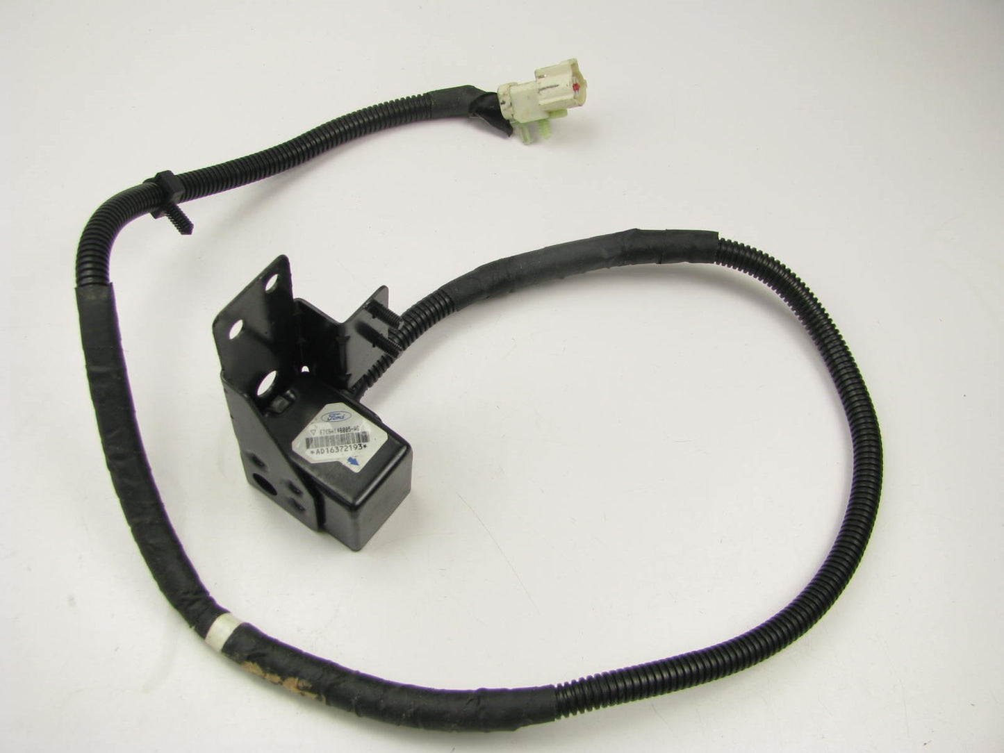 NEW - OUT OF BOX - OEM Ford F7C6-14B005-AC SRS Crash Sensor