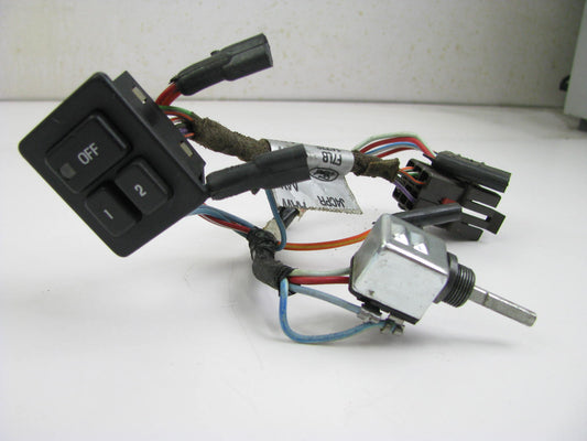 NEW - OUT OF BOX F7LB-14776-AAW-BLACK Memory Seat Switch 97-98 Lincoln Mark VIII