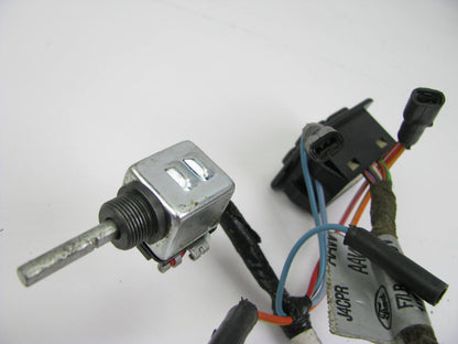 NEW - OUT OF BOX F7LB-14776-AAW-BLACK Memory Seat Switch 97-98 Lincoln Mark VIII