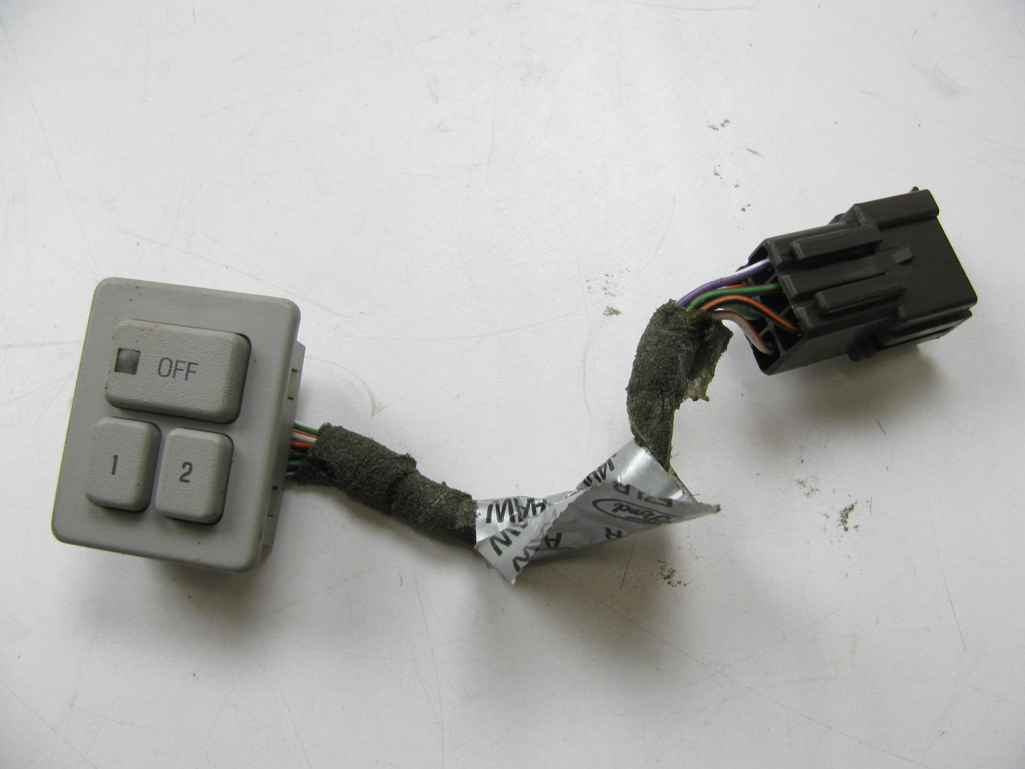 NEW - OUT OF BOX F7LB-14776-AAW-GREY Memory Seat Switch 97-98 Lincoln Mark VIII
