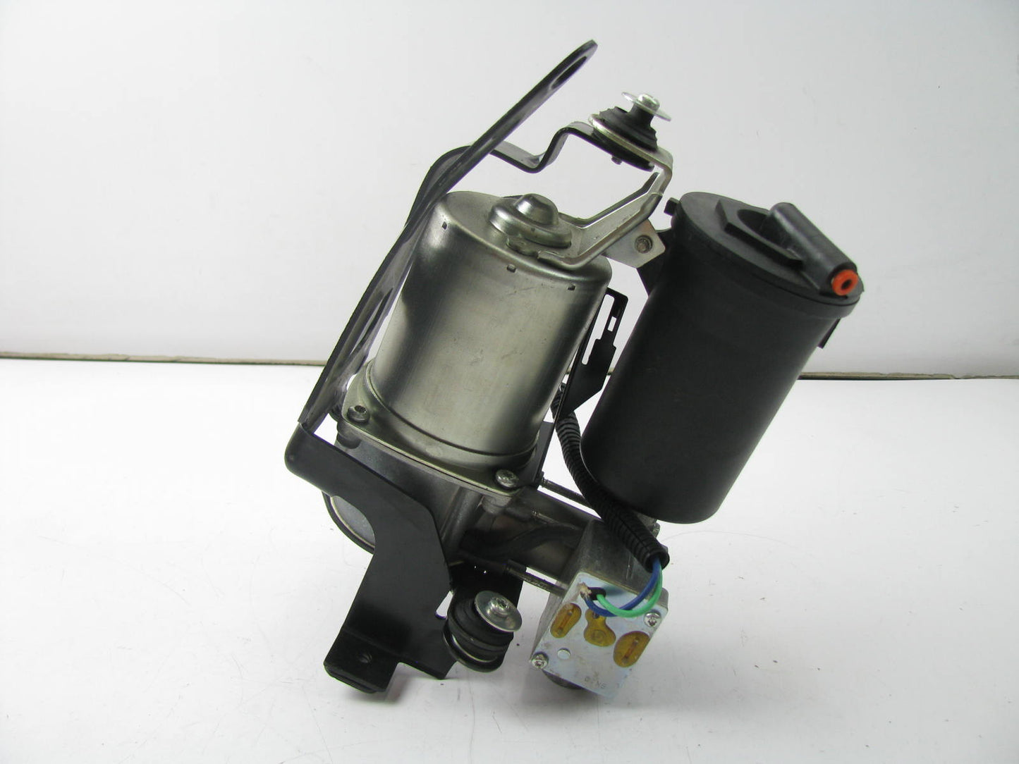 NEW - OUT OF BOX FORD F7OC-3B484-AA Air Ride Suspension Compressor Pump