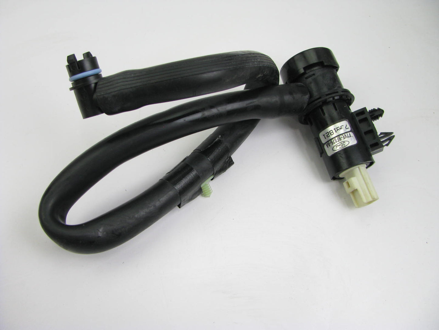 NEW - OUT OF BOX - OEM Ford F7VE-9F976-AA Vapor Canister Purge Solenoid