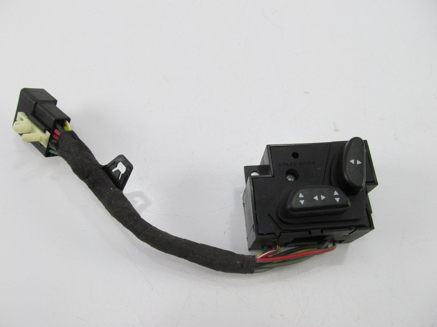 NEW - OUT OF BOX - OEM Ford Right Passengers Seat Adjust Switch F80B-14A701-AA