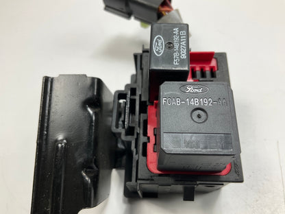 Ford F81B-14A206-JA Trailer Tow Fusebox With F0AB-14B192-AA F57B-14B192-A Relays