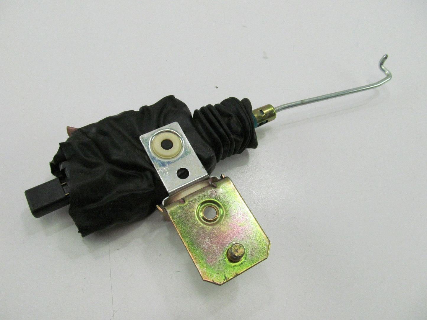 NEW - OUT OF BOX - OEM FORD F85B-15218A43-AA Front Left Door Lock Actuator
