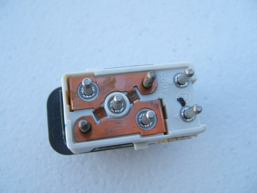 NEW - OUT OF BOX FORD F87B-14529-BAW Front Left Power Window Switch